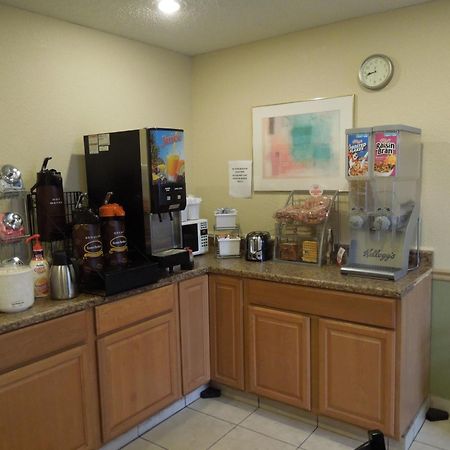 Super 8 By Wyndham Harrisonburg Motel Bagian luar foto