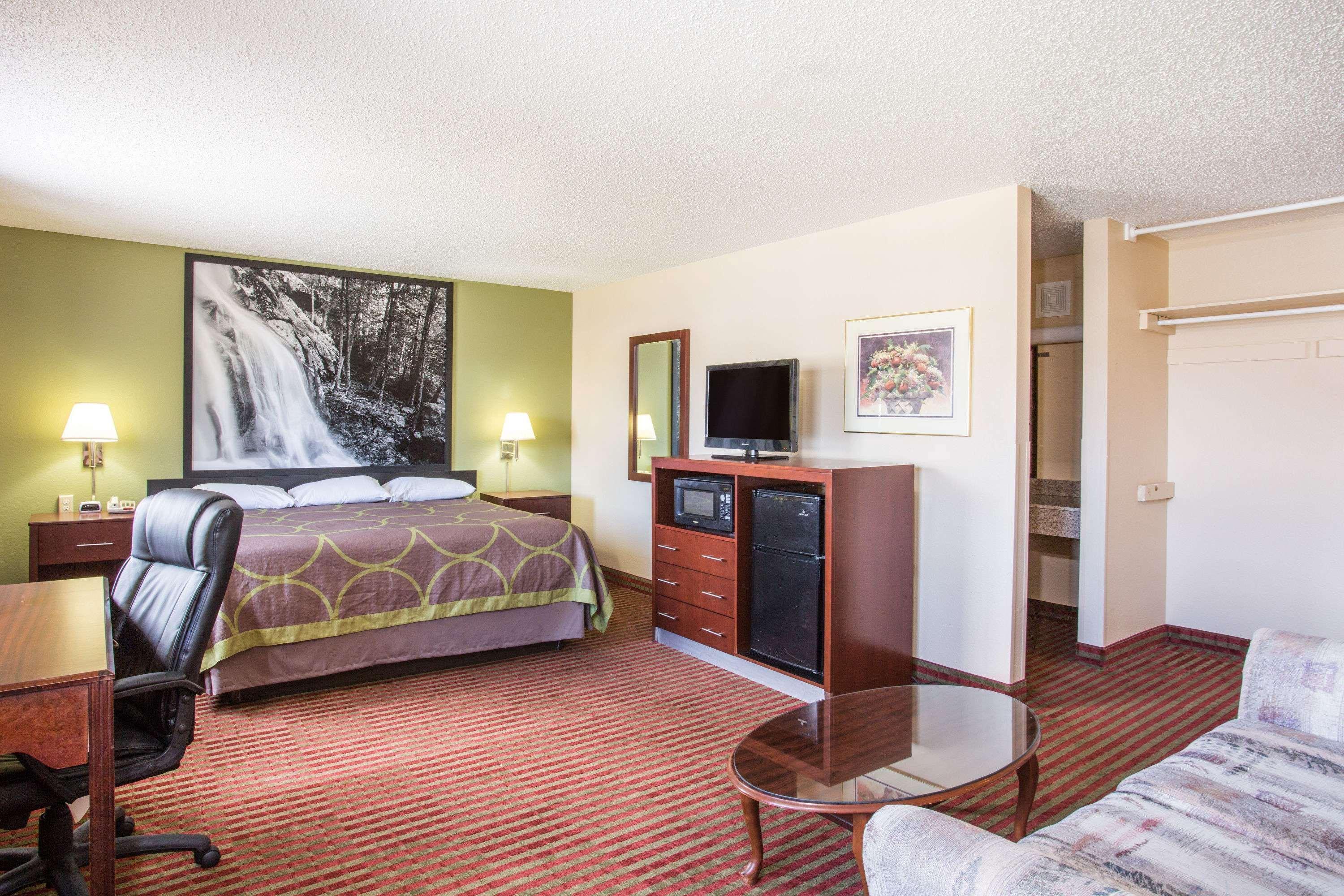 Super 8 By Wyndham Harrisonburg Motel Bagian luar foto