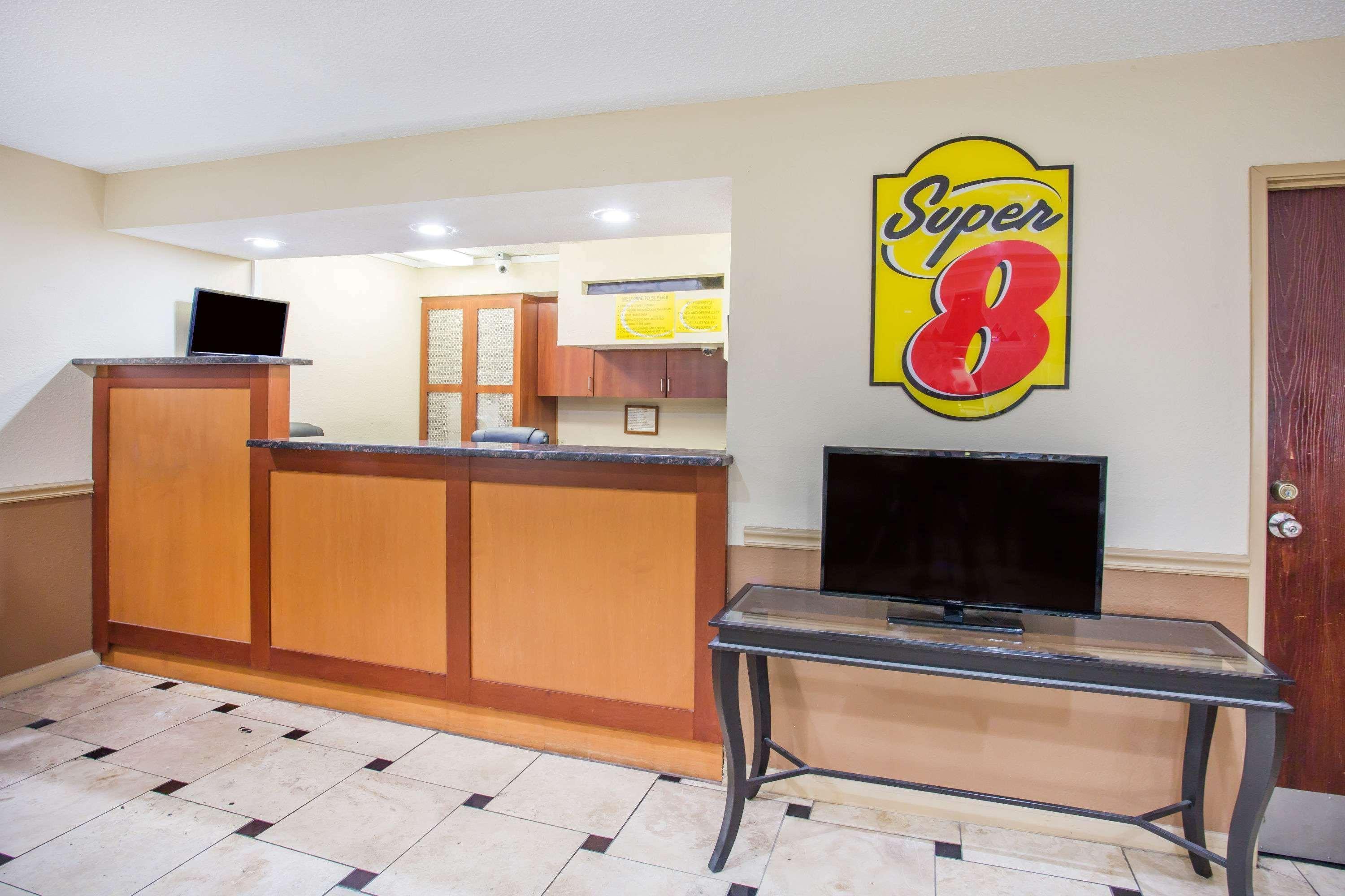 Super 8 By Wyndham Harrisonburg Motel Bagian luar foto