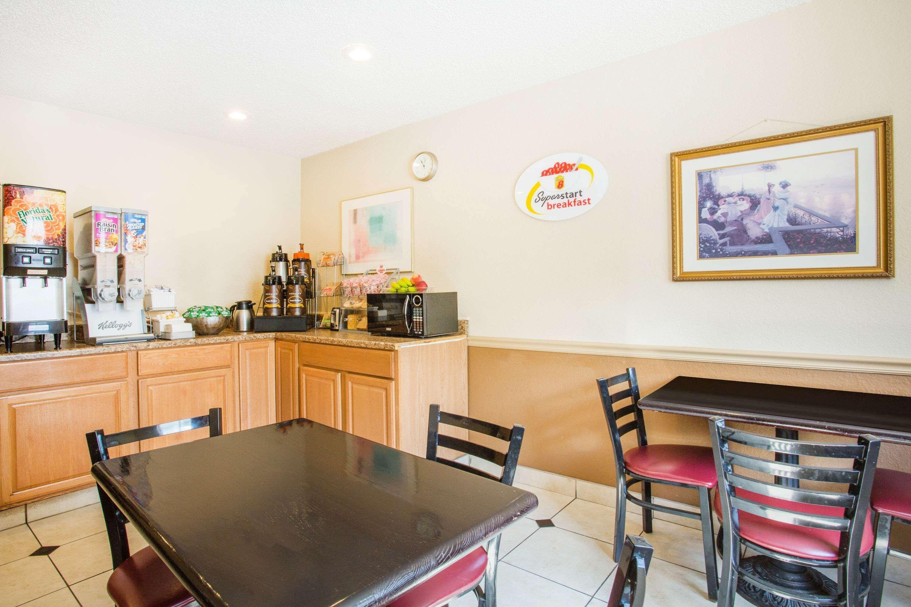 Super 8 By Wyndham Harrisonburg Motel Bagian luar foto