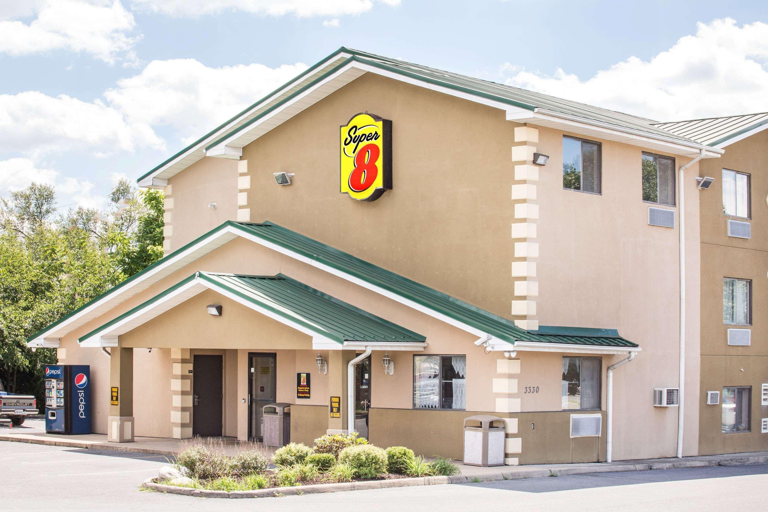 Super 8 By Wyndham Harrisonburg Motel Bagian luar foto