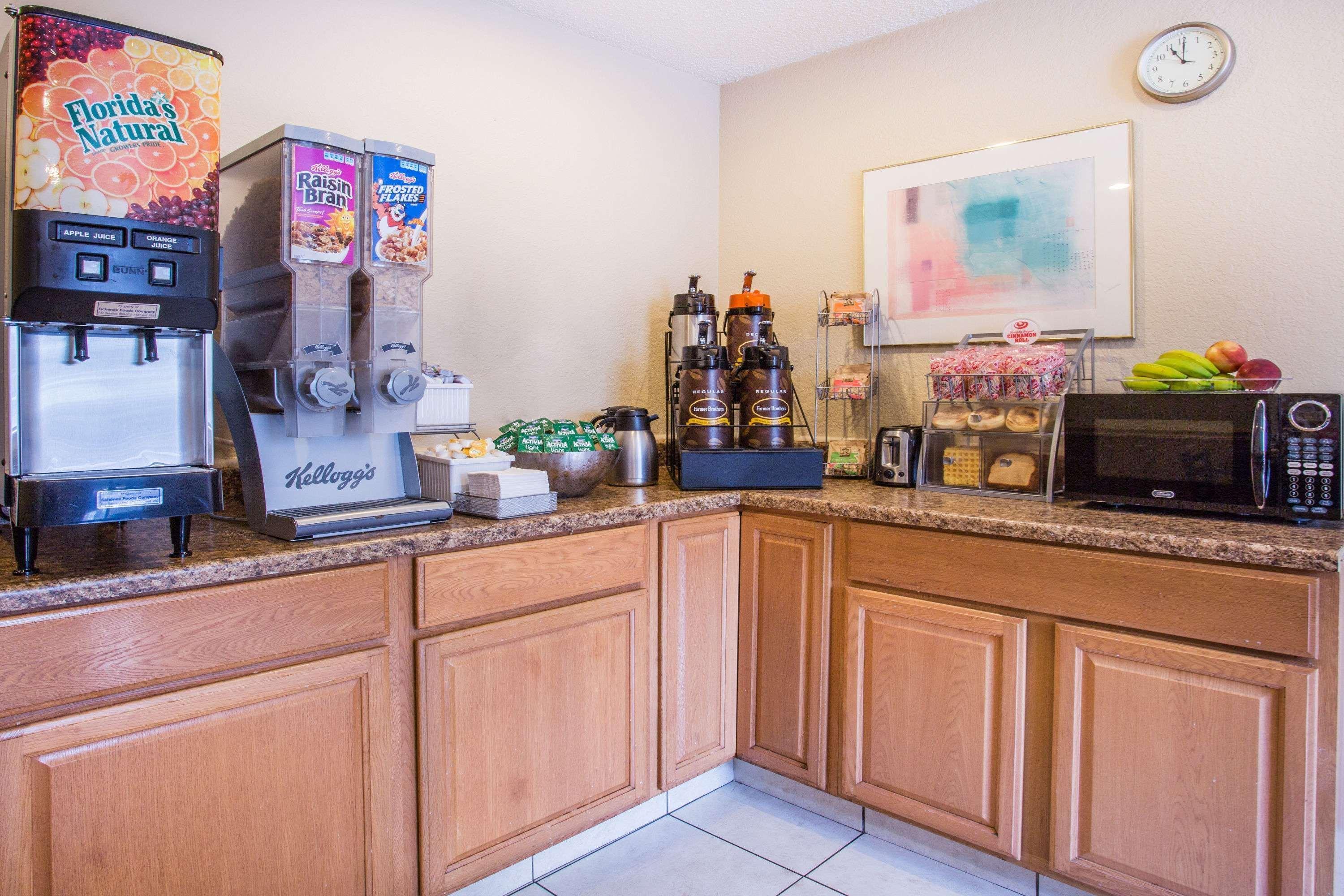 Super 8 By Wyndham Harrisonburg Motel Bagian luar foto