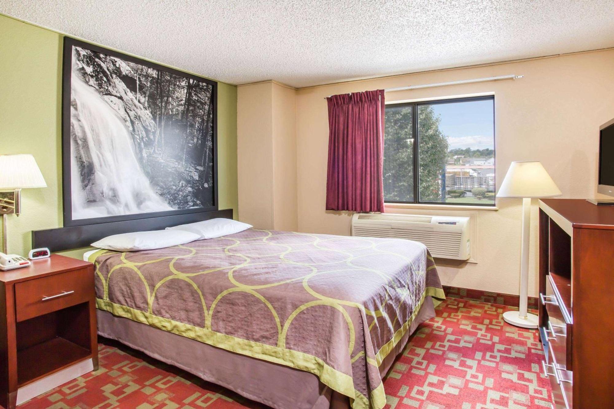 Super 8 By Wyndham Harrisonburg Motel Bagian luar foto