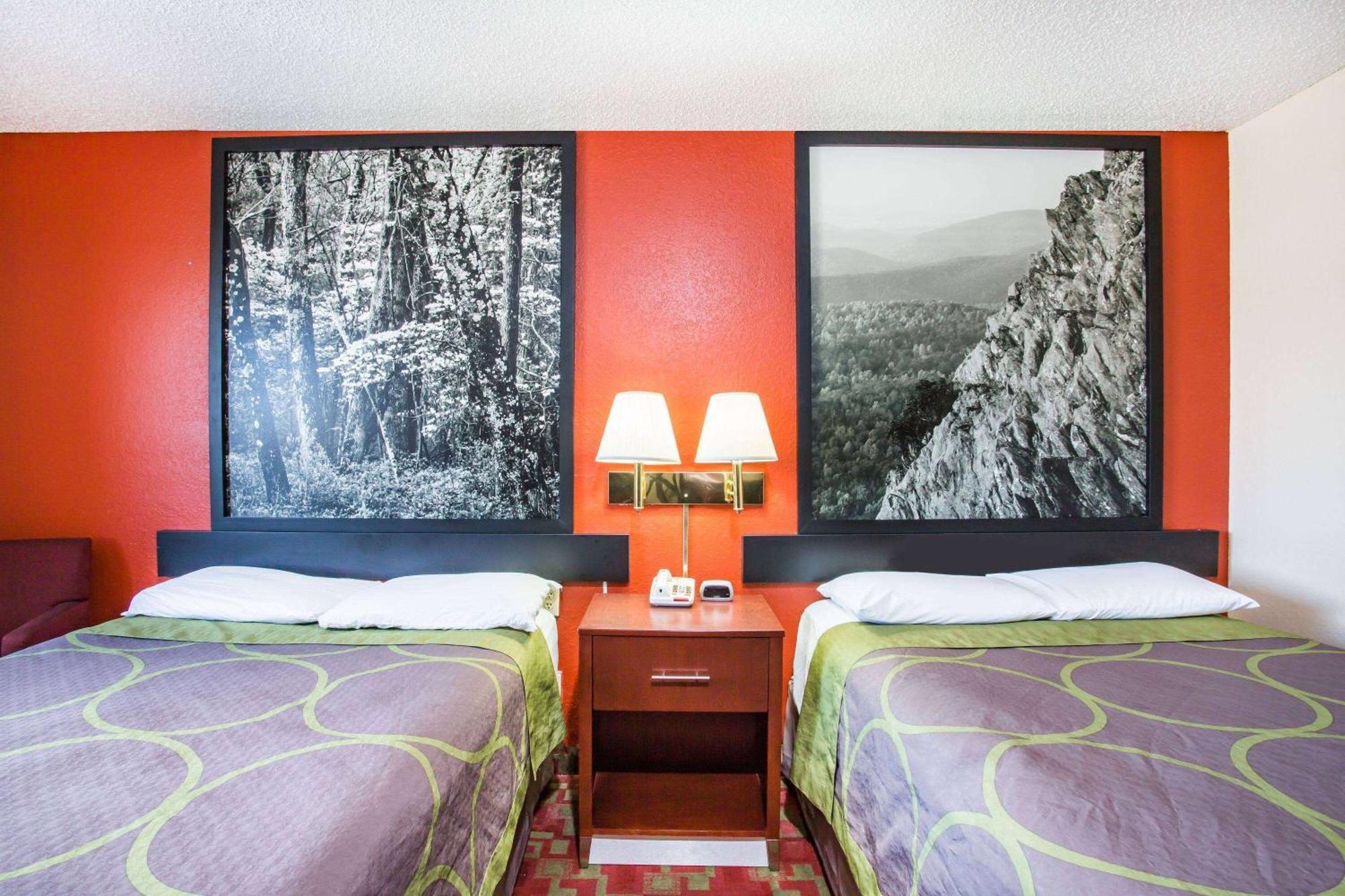Super 8 By Wyndham Harrisonburg Motel Bagian luar foto
