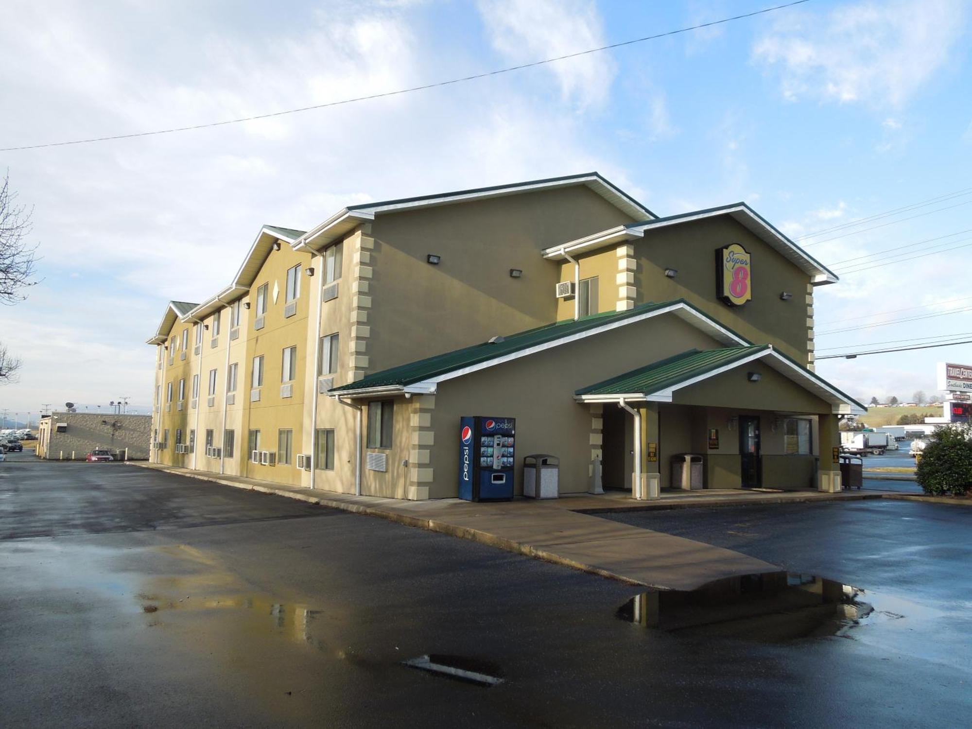 Super 8 By Wyndham Harrisonburg Motel Bagian luar foto