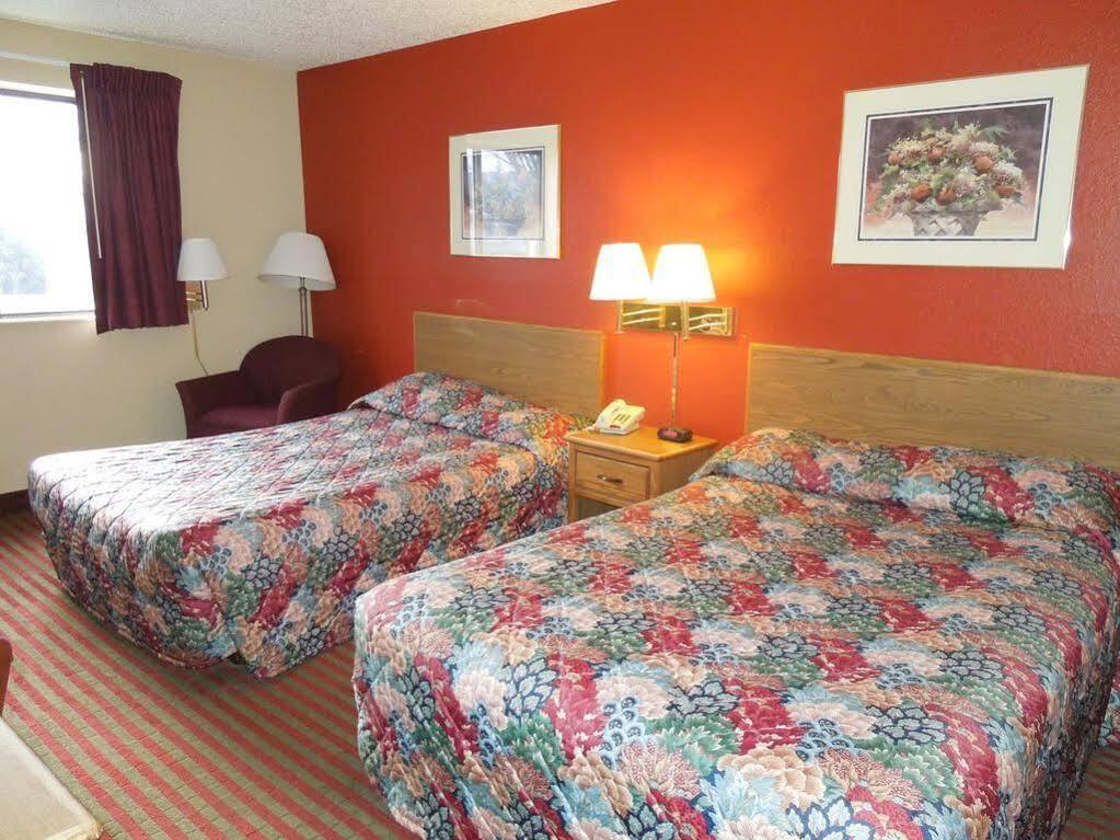 Super 8 By Wyndham Harrisonburg Motel Bagian luar foto
